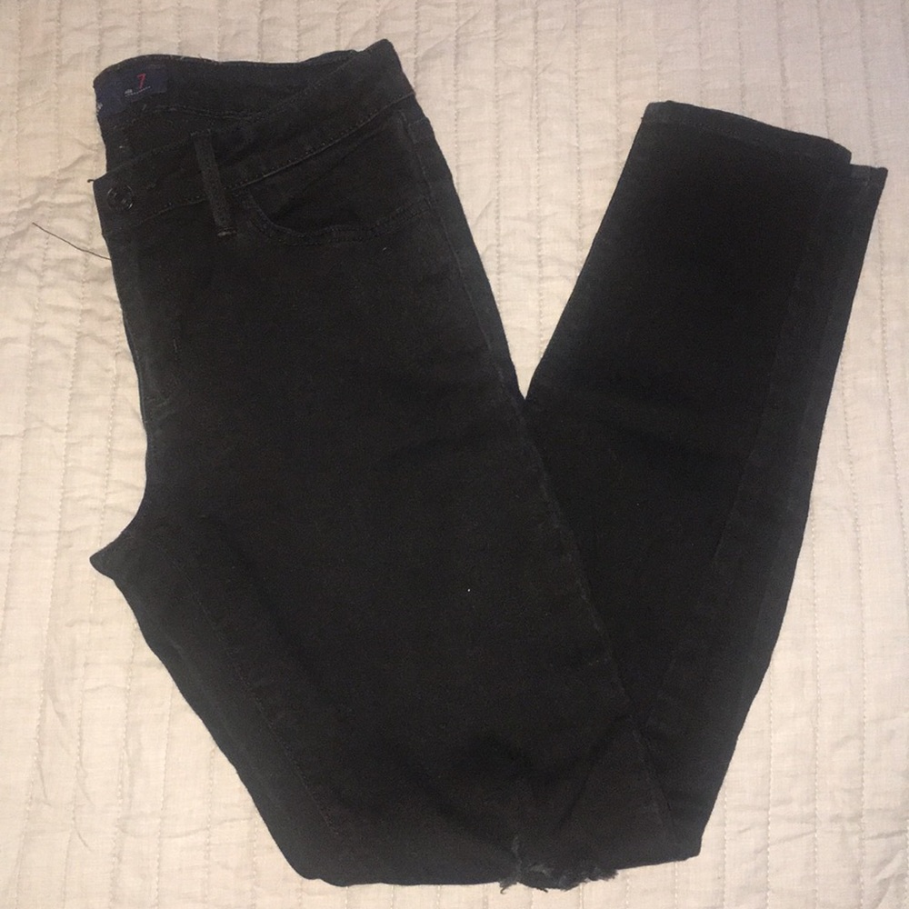 Distressed denim skinny jeans